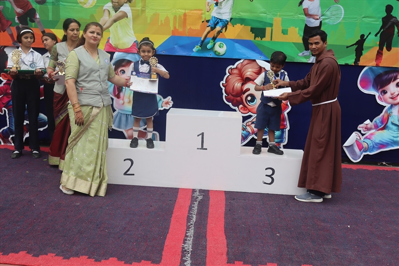 AWARD CEREMONY OF FANCY DRESS & SOLO DANCE(CLASS PRE-PRIMARY)