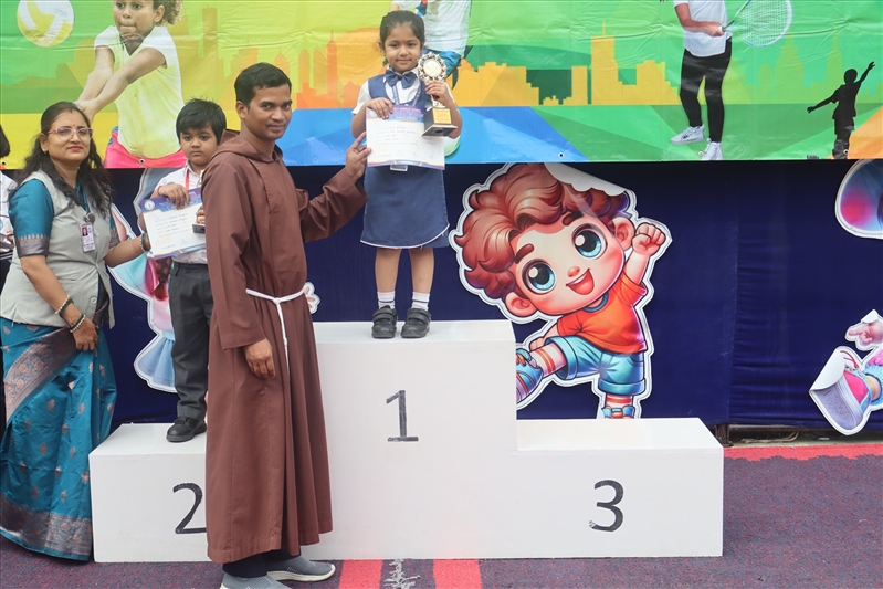 AWARD CEREMONY OF FANCY DRESS & SOLO DANCE(CLASS PRE-PRIMARY)