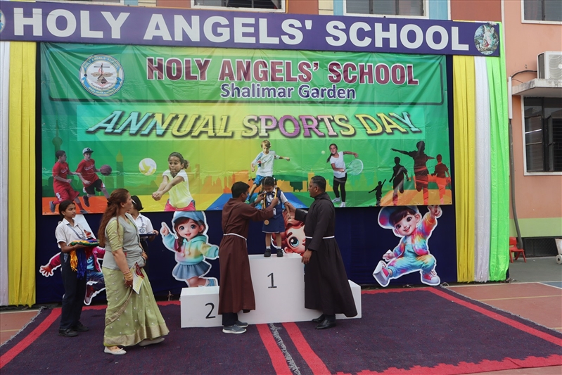 SPORTS DAY AWARD CEREMONY(CLASS PRE-PRIMARY & I)